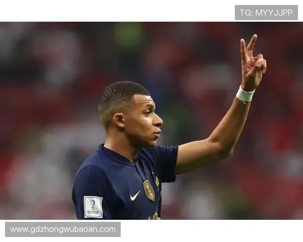 全球足球历史上最具影响力的十大黑人球星盘点与回顾