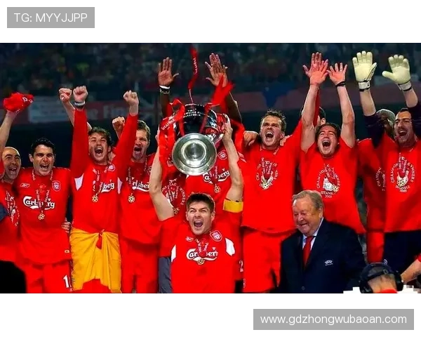 创造时代传奇足球巨星的崛起与辉煌旅程解析