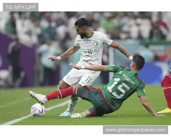 墨西哥足球传奇球星盘点：从古尔特到洛萨诺的辉煌历程