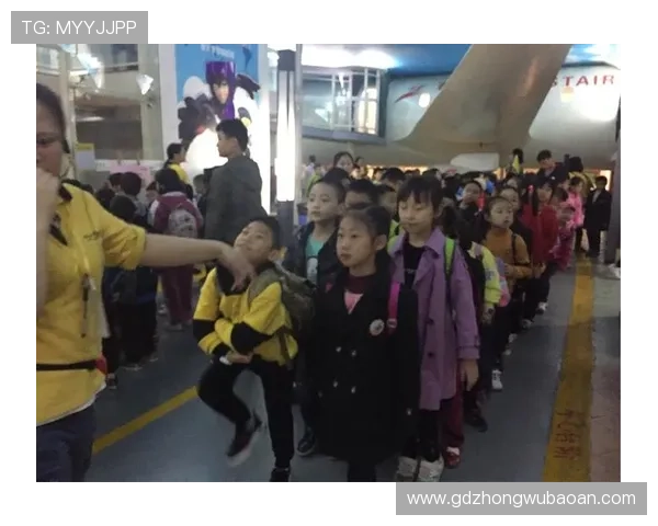 小男孩与星际争霸的足球梦想之旅探索科技与运动的奇妙融合