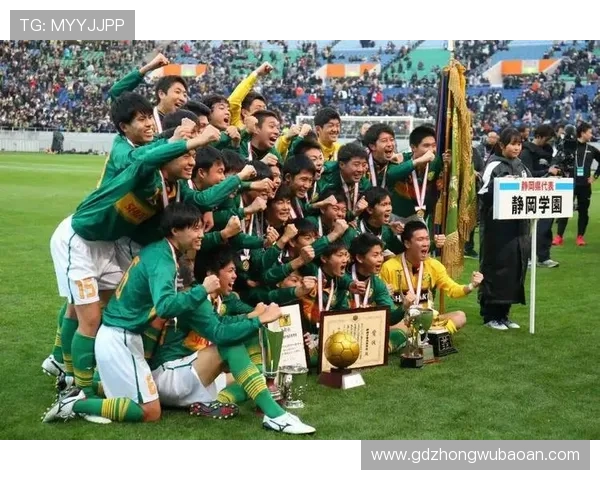 日本媒体视角下中国足球球星的成长与挑战分析