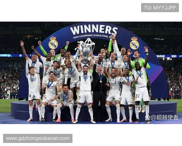 足球传奇:七号与十号的巅峰对决,谁是球场上的真正王者 足球传奇:七号与十号的巅峰对决,谁是球场上的真正王者