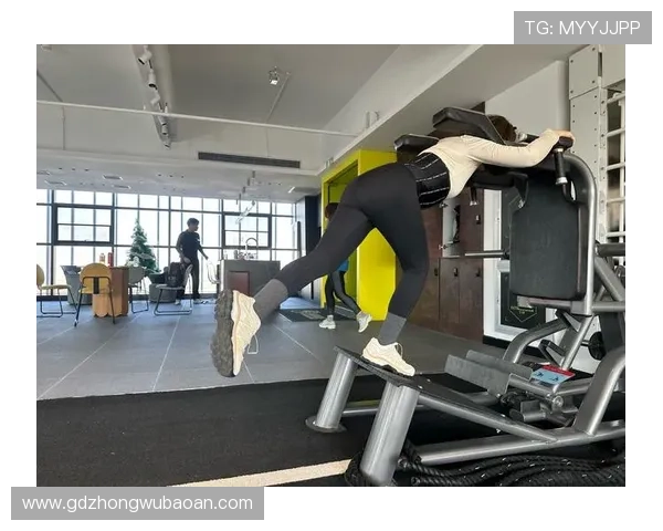 足球球星如何锻炼腿部肌肉打造强大下肢力量的秘密训练方法