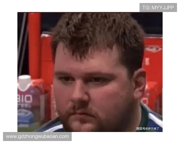 那些因长胖而被球迷关注的足球明星:从青葱岁月到身形变化的故事 那些因长胖而被球迷关注的足球明星:从青葱岁月到身形变化的故事